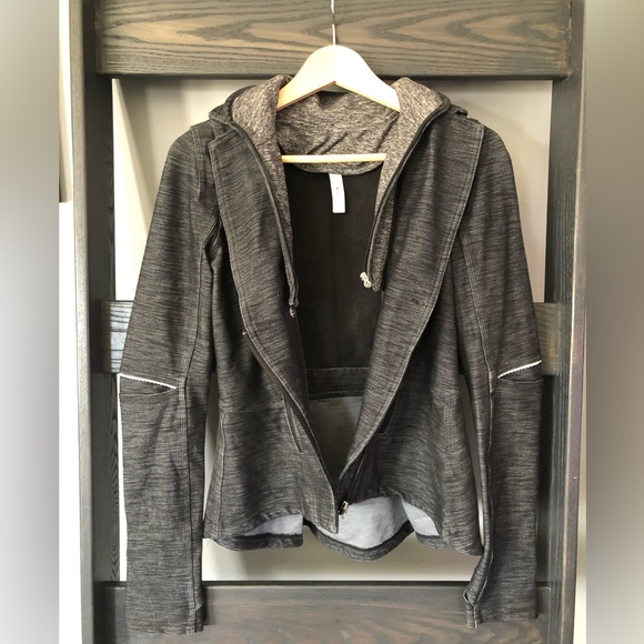 LULULEMON Ride On Blazer in Black/Fossil - Size 4 - Like New - Luon/Rulu Fabric - Picture 7 of 8